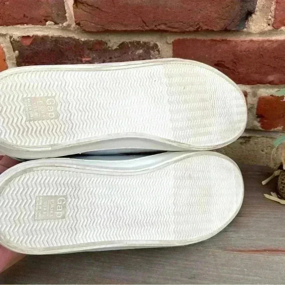 GAP Silver Metallic Low‎ Top Sneakers Shoes Casual Lace Up Fashion Court US 8